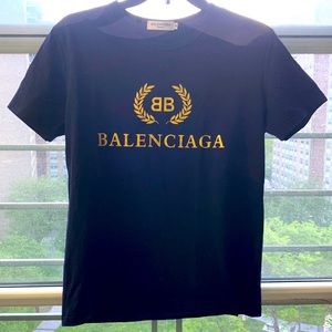 Balenciagas women’s T-shirt